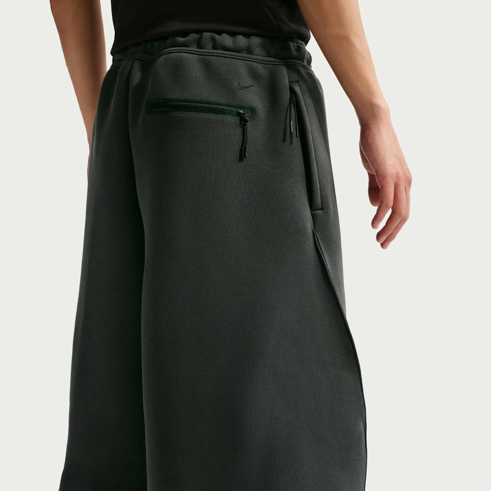 Nike Tech Men's Fleece Oversized-Fit Shorts