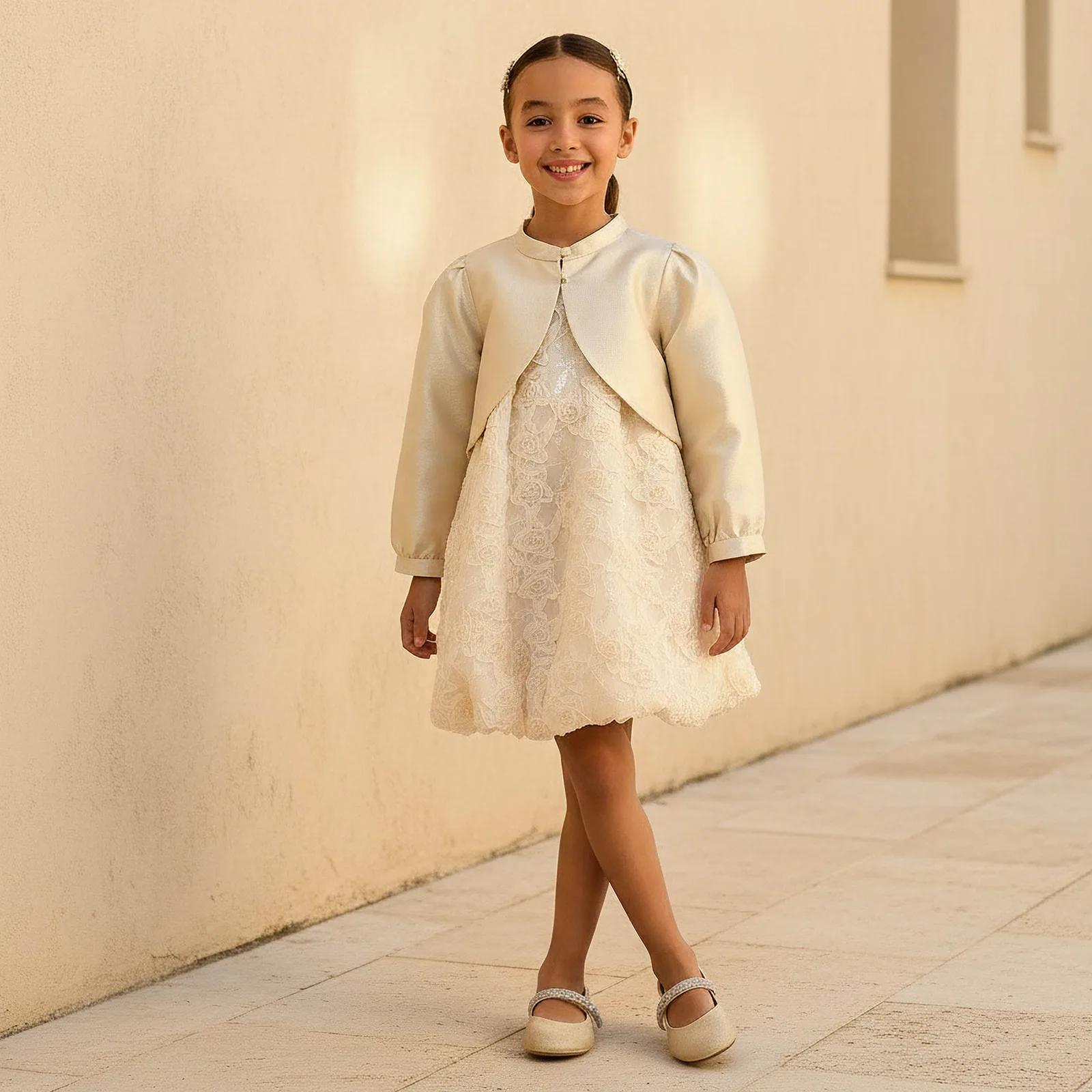 فستان بياقة دائرية وطقم بوليرو بنسخ للشابات